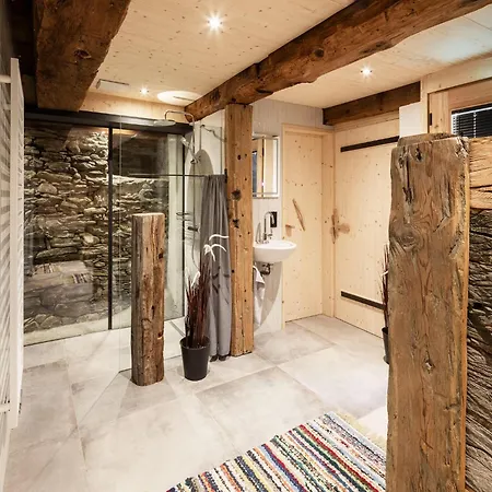 Elegant In A Converted Stable Apartmán Matrei in Osttirol